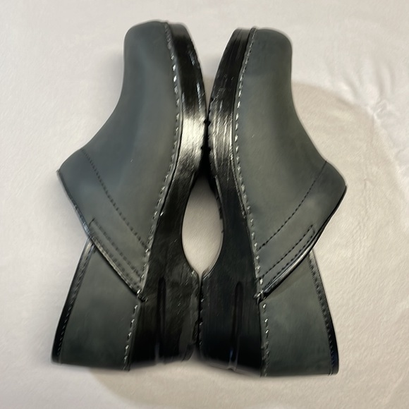 Sanita Women’s Clogs Slip-On Closed Back Leather Upper Size 38 Used PreOwned - Picture 9 of 17